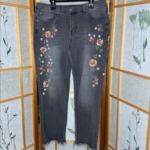 Indigo Thread Co. women's skinny embroidered floral raw hem jeans size 8